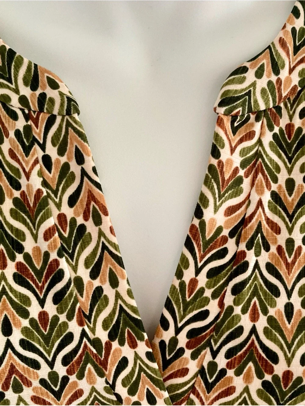 Laura | Patterned V-Neck Top - Picture 5 of 10